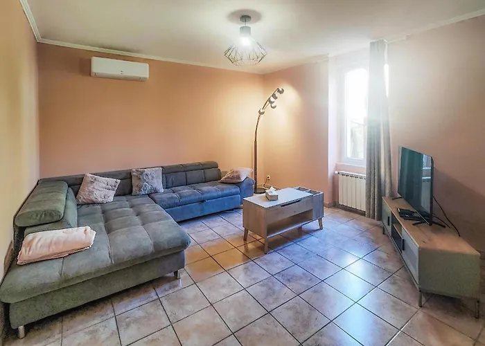 Maison De *